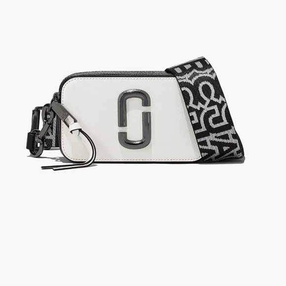 Authentic Marc Jacobs
The Bi-Color J Marc mini bag - Picture 3 of 13